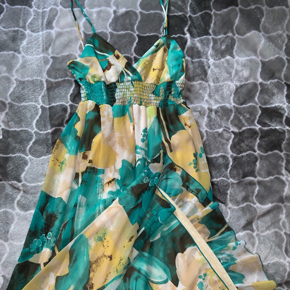 BEAUTIFUL LIGHT MAXI DRESS!!  (SIZE M)